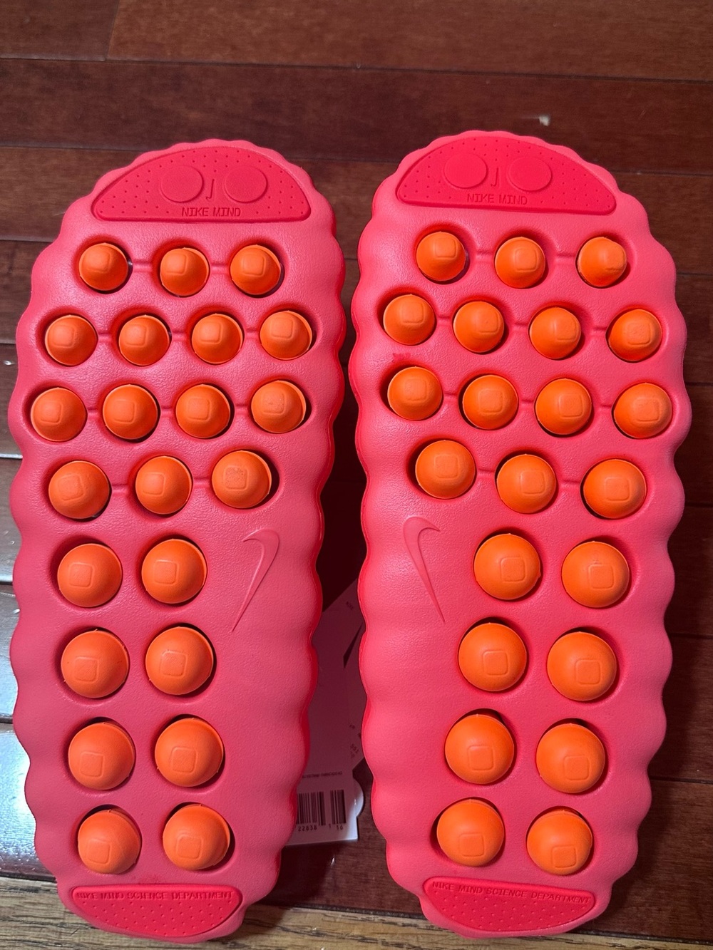 Nike Mind Bright Red Slip-On Foam Clogs - Picture 6 of 8
